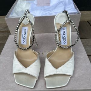 Jimmy Choo Saeda Sandal 100

Ivory Satin Sandals with Crystal Embellishment